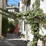 Nid Douillet Au Coeur De La Roquette, Arles